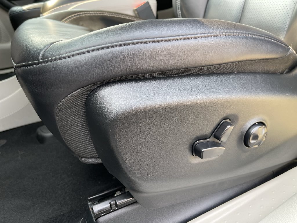 Used 2023 Chrysler Pacifica Touring-L FWD image 21