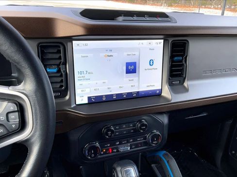 Used 2022 Ford Bronco Outer Banks image 6