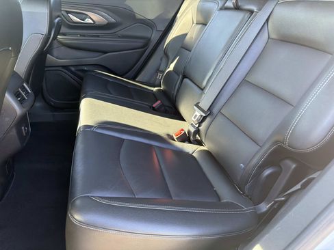 Used 2024 GMC Terrain SLT image 22