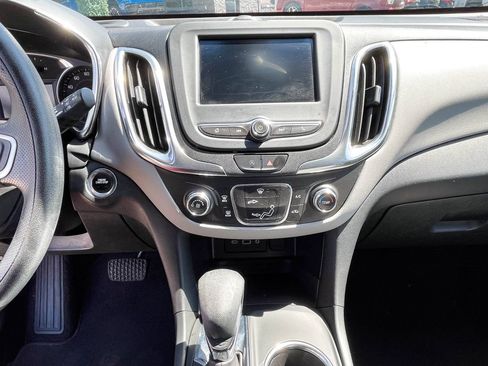 Used 2022 Chevrolet Equinox LS w/ LS Convenience Package FWD image 12