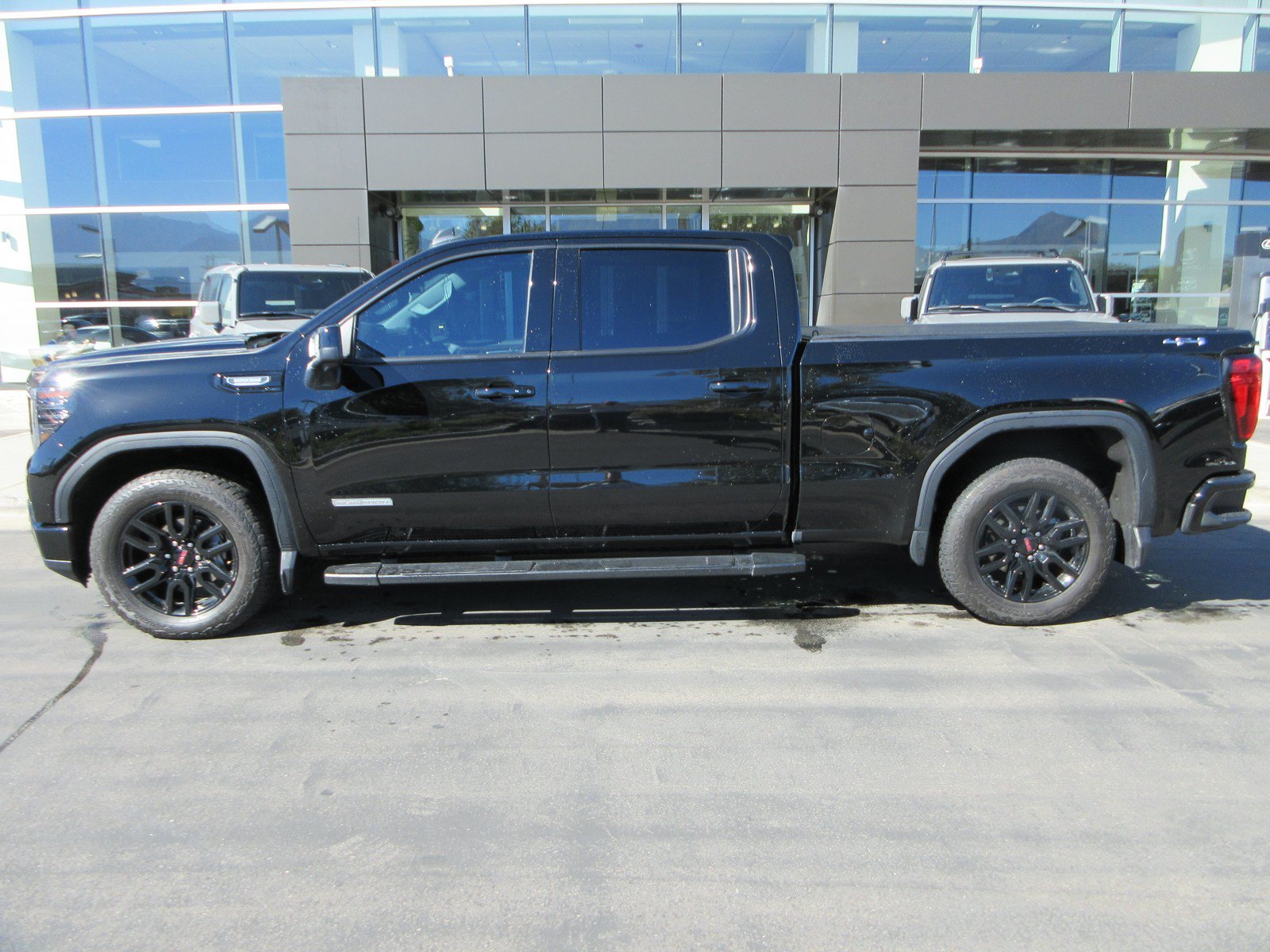 Used 2024 GMC Sierra 1500 Elevation w/ Elevation Premium Package AWD/4WD image 5