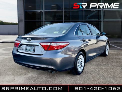 Used 2015 Toyota Camry LE image 4