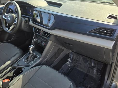Certified 2022 Volkswagen Taos SE FWD image 18