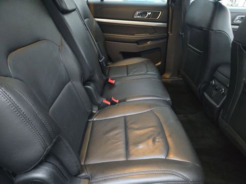 Used 2018 Ford Explorer XLT w/ Equipment Group 202A image 19