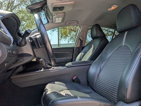 Used 2021 Toyota Camry SE image 13