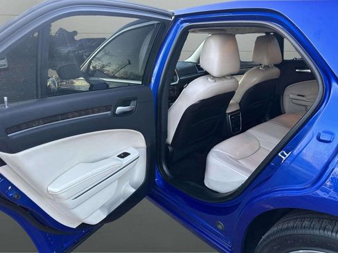 Used 2018 Chrysler 300 Limited image 15