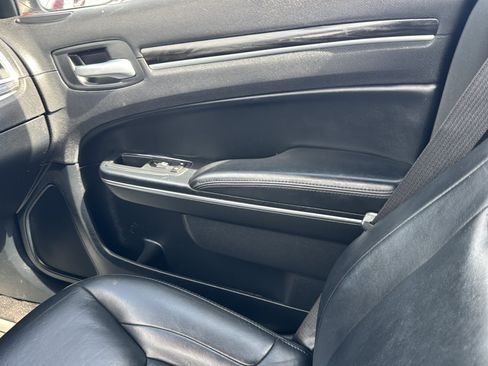 Used 2016 Chrysler 300 Limited RWD image 17