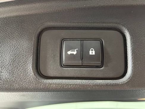 Used 2025 Nissan Pathfinder SL w/ SL Premium Package FWD image 53
