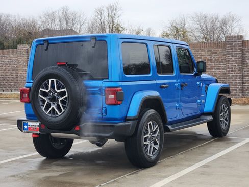 Used 2024 Jeep Wrangler Sahara w/ Technology Group image 6