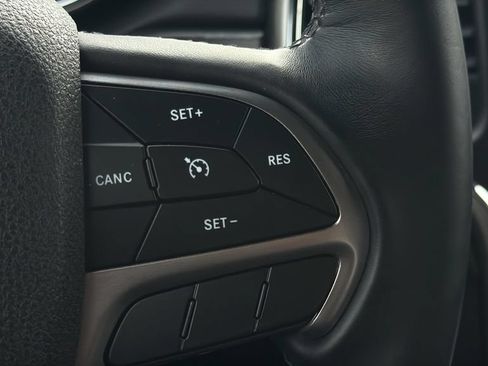 Used 2018 Jeep Grand Cherokee Laredo AWD/4WD image 24