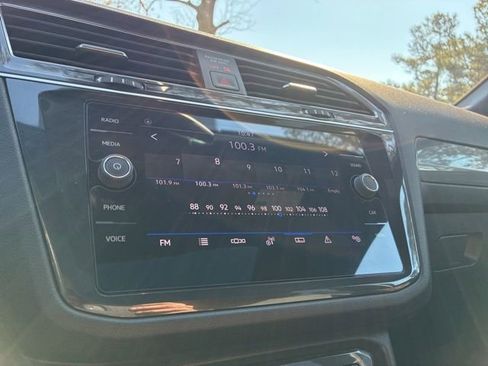 Used 2023 Volkswagen Tiguan SE R-Line image 31