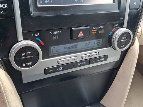 Used 2013 Toyota Camry LE FWD image 18