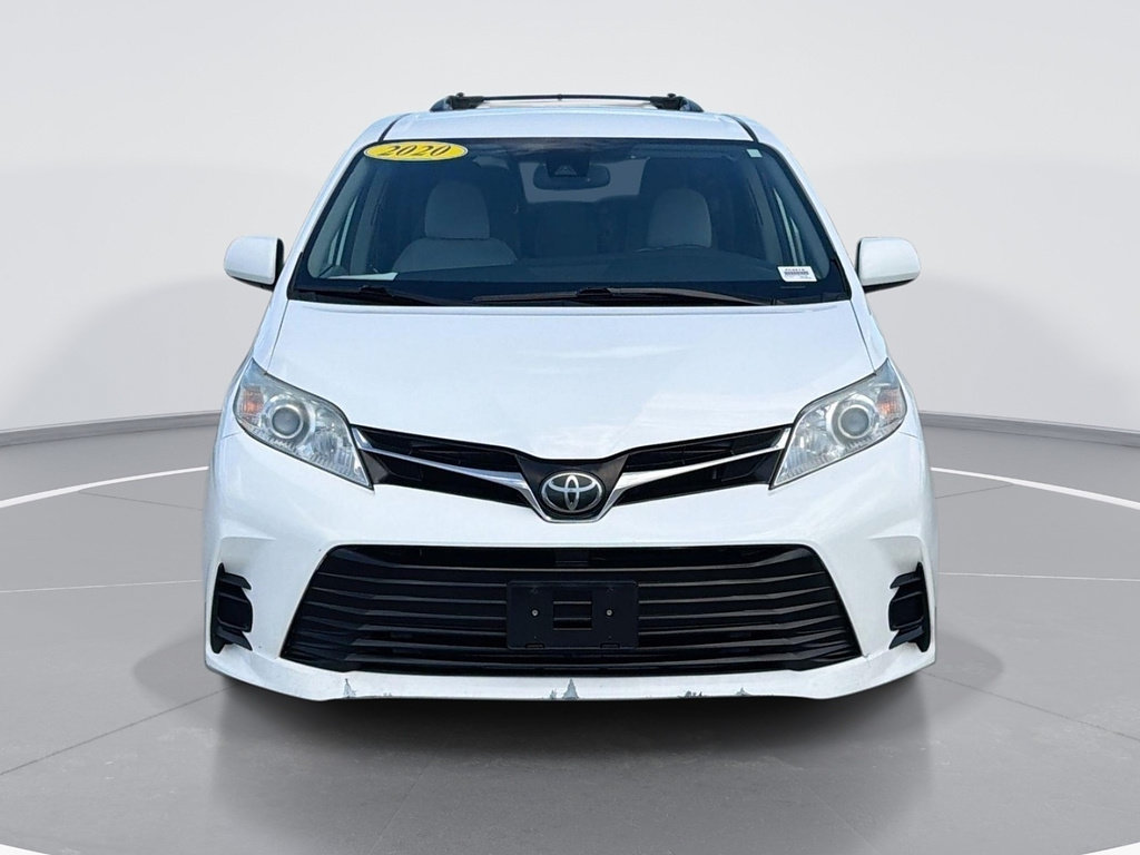 Used 2020 Toyota Sienna LE w/ Carpet Mat Package FWD image 2