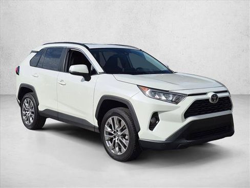 Used 2021 Toyota RAV4 XLE Premium FWD image 3