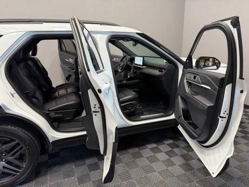 Used 2025 Ford Explorer ST-Line w/ Premium Package AWD/4WD image 22