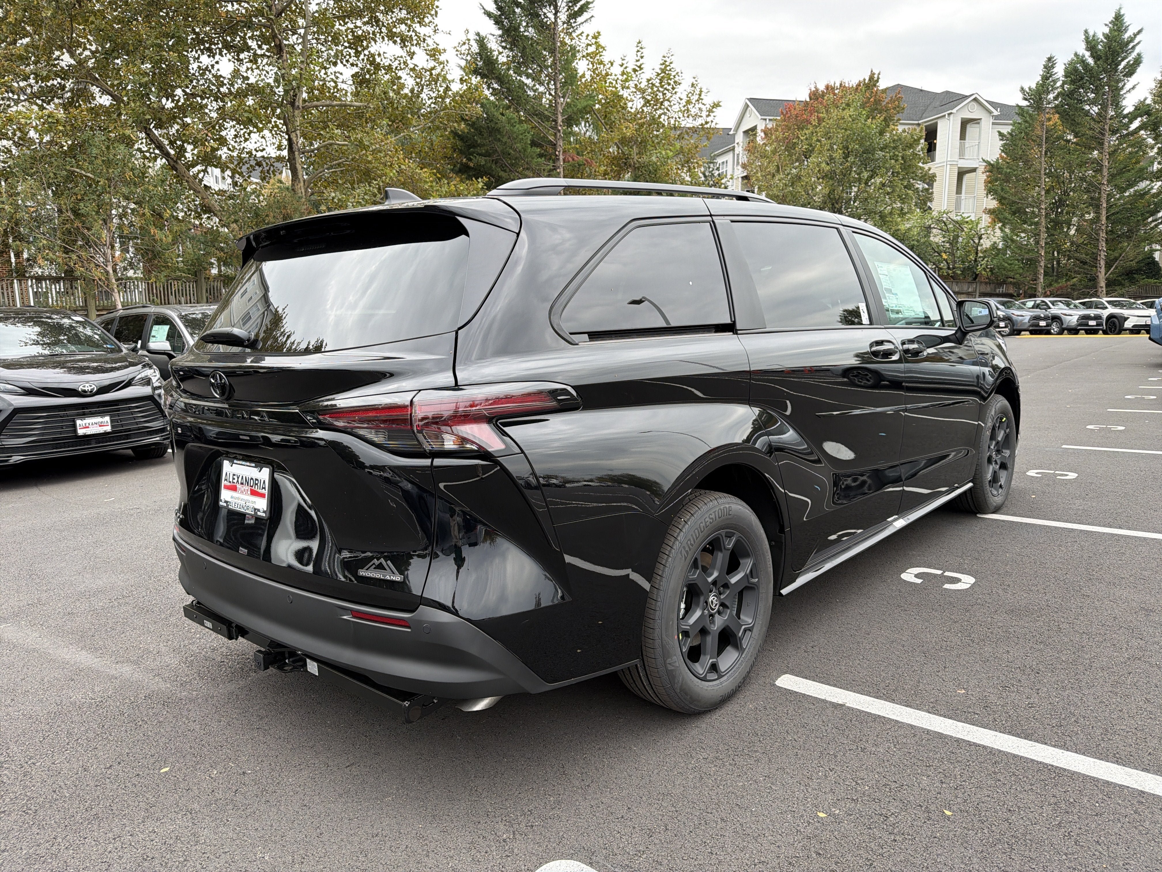 New 2026 Toyota Sienna XLE Woodland Edition AWD/4WD image 4
