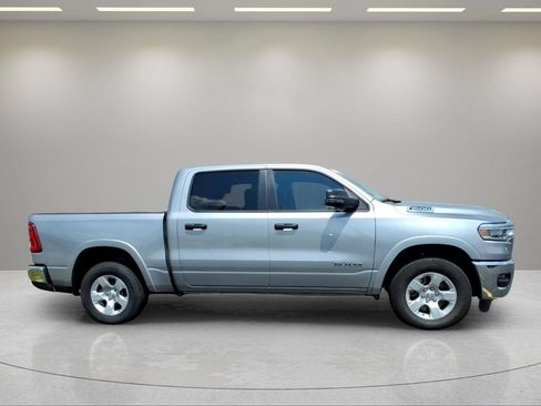 Used 2025 RAM 1500 Big Horn AWD/4WD image 2