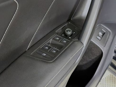 Used 2022 Volkswagen Tiguan SEL R-Line image 22