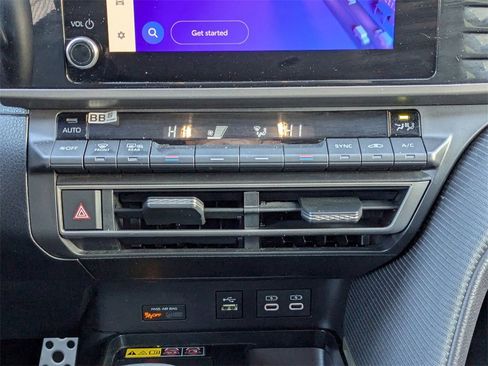 Used 2025 Toyota Camry SE image 25