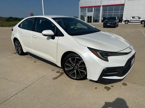 Used 2020 Toyota Corolla SE FWD image 2