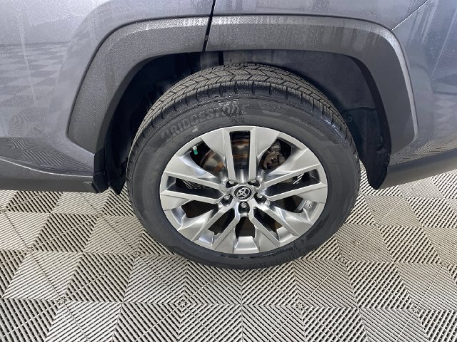 Used 2019 Toyota RAV4 Limited w/ Advanced Technology Package FWD image 22
