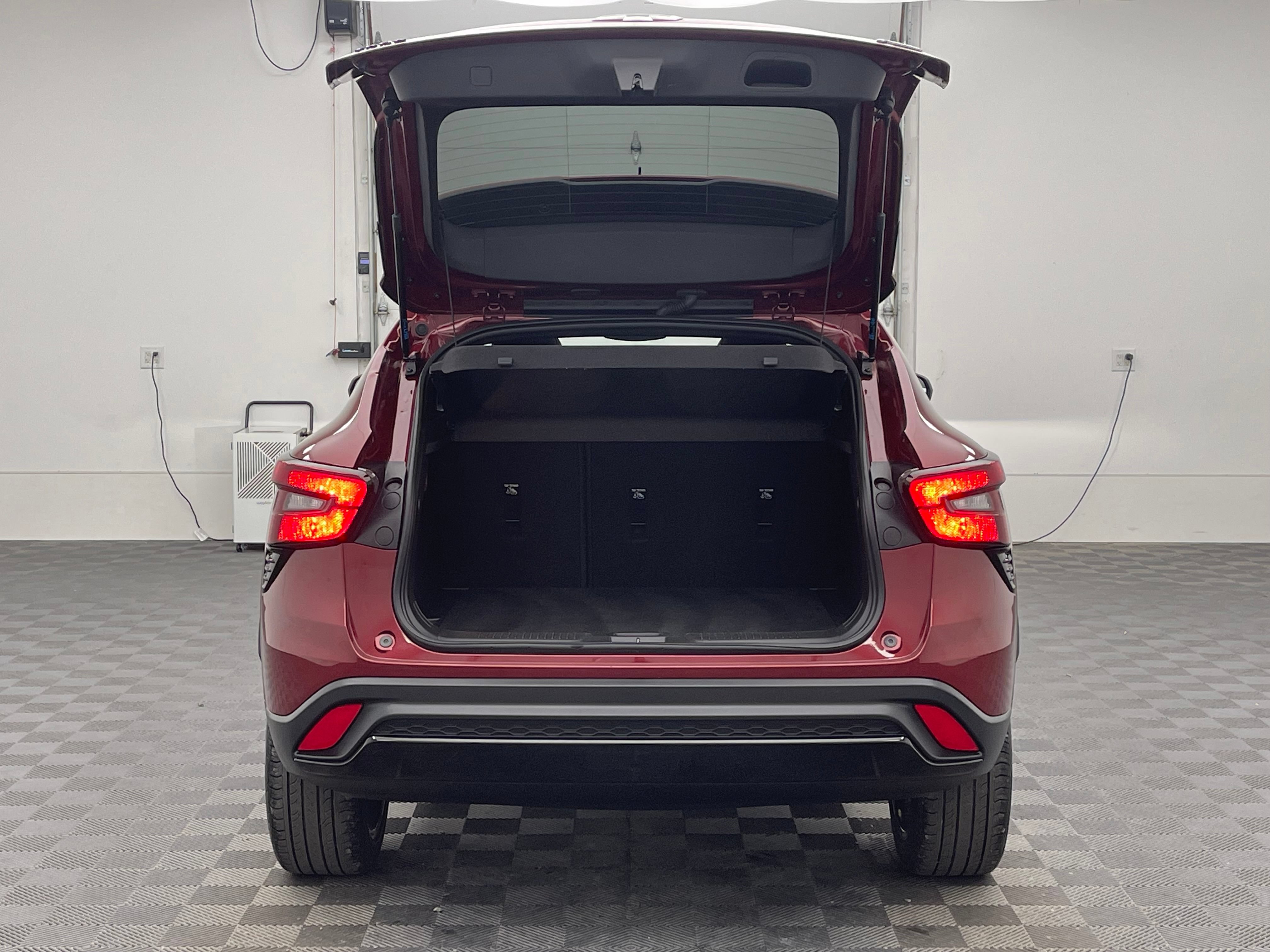 Used 2024 Chevrolet Trax RS w/ Sunroof Package FWD image 10