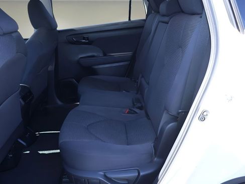 Certified 2020 Toyota Highlander LE FWD image 12