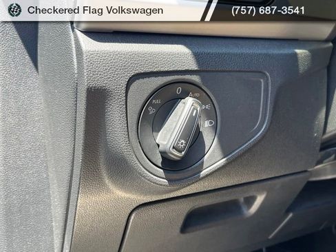 Used 2022 Volkswagen Atlas Cross Sport SE FWD image 16