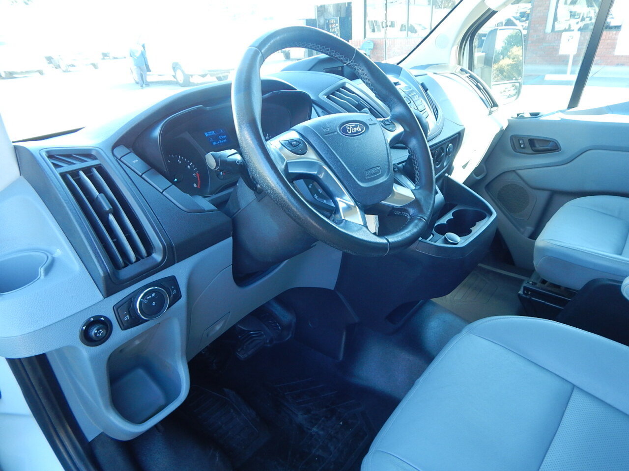 Used 2019 Ford Transit 350 138 DRW w/ Premium Package RWD image 18