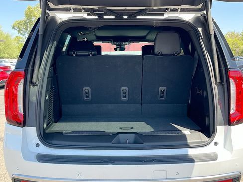 Used 2023 GMC Yukon Denali w/ Advanced Technology Package AWD/4WD image 28