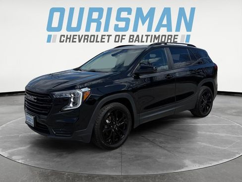 Used 2022 GMC Terrain SLE w/ Driver Convenience Package image 2