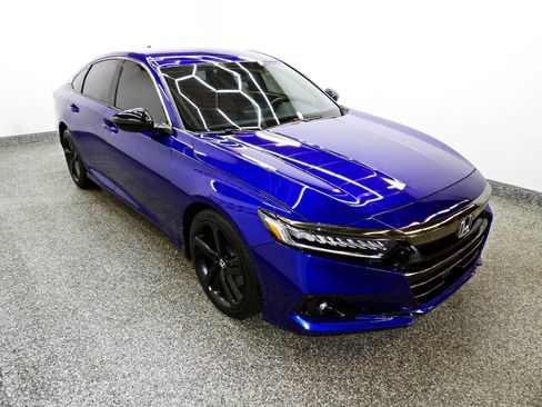 Used 2022 Honda Accord Sport image 3