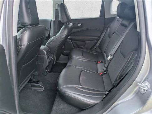 Used 2018 Jeep Compass Latitude image 18