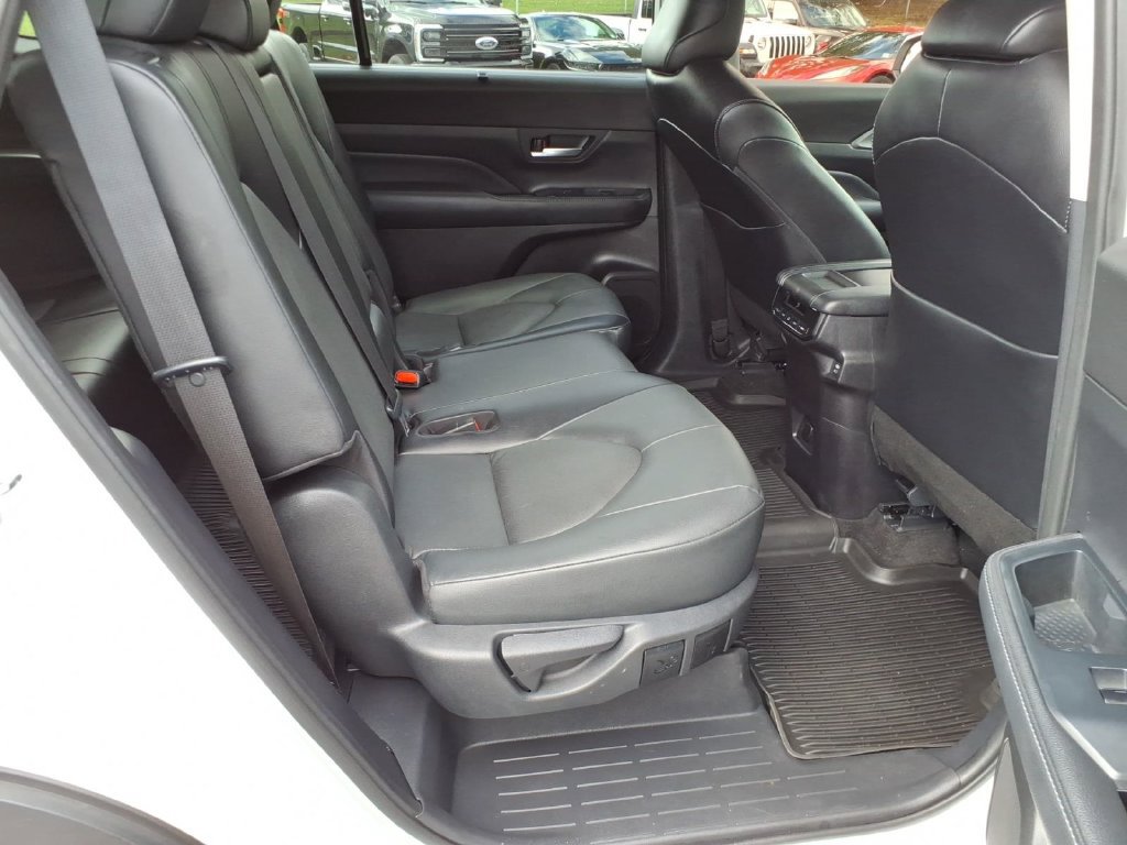 Used 2024 Toyota Grand Highlander AWD image 14