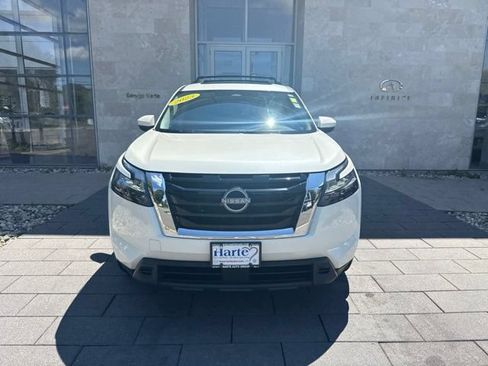 Used 2023 Nissan Pathfinder SV w/ SV Premium Package AWD/4WD image 3