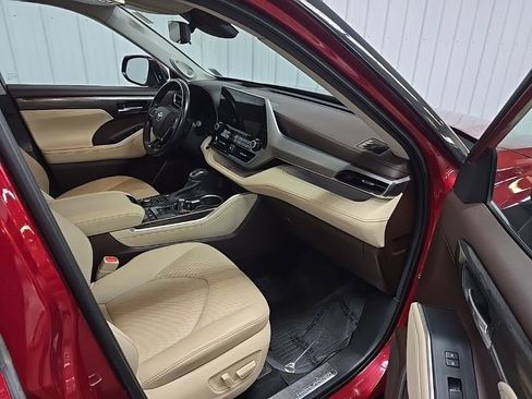 Used 2021 Toyota Highlander Platinum image 16