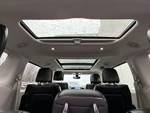 Used 2019 Chrysler Pacifica Limited image 7