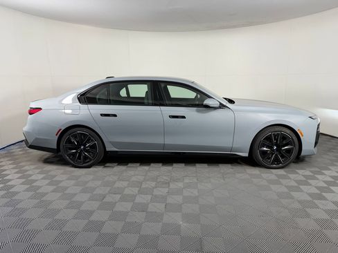 Used 2026 BMW 760i xDrive w/ Executive Package AWD/4WD image 8