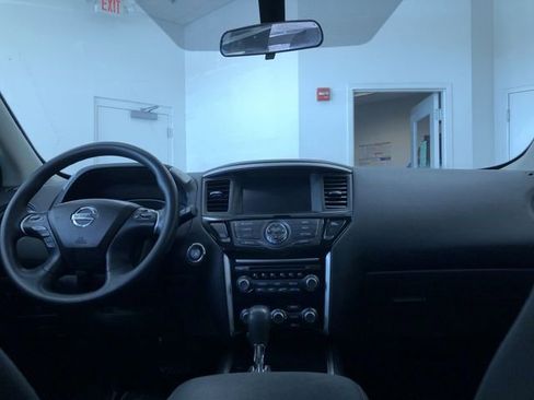 Used 2017 Nissan Pathfinder S image 17