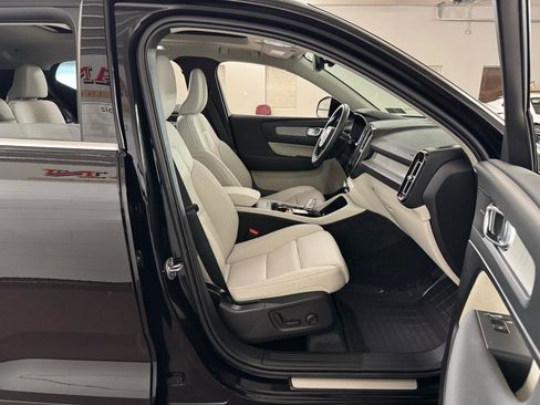 Used 2024 Volvo XC40 B5 Ultimate w/ Climate Package image 39