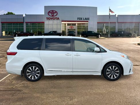 Used 2020 Toyota Sienna XLE w/ XLE Navigation Package AWD/4WD image 6