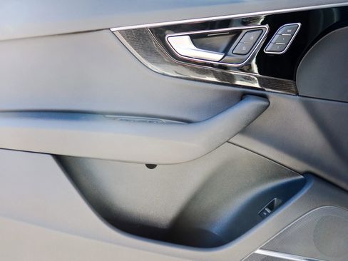 Used 2018 Audi Q7 3.0T Prestige w/ Prestige Package image 12
