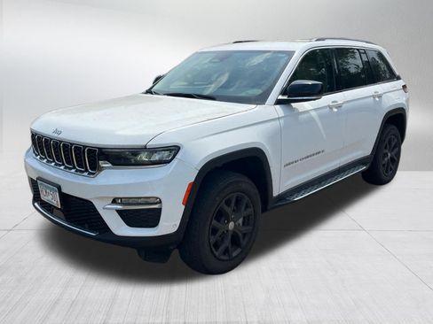 Used 2022 Jeep Grand Cherokee Limited w/ Luxury Tech Group II AWD/4WD image 2