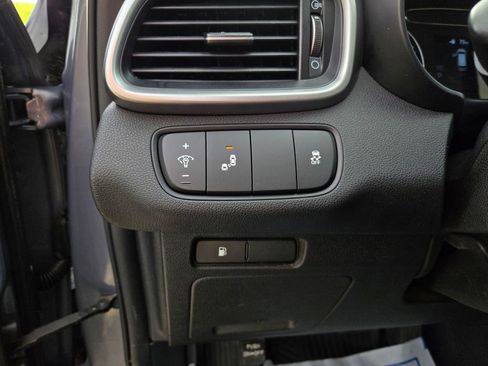 Used 2020 Kia Sorento LX w/ LX I4 Convenience Package image 14