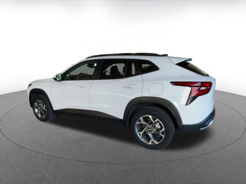 Used 2025 Chevrolet Trax LT image 10