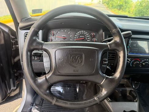 Used 2004 Dodge Dakota SLT w/ Deluxe Convenience Group AWD/4WD image 30
