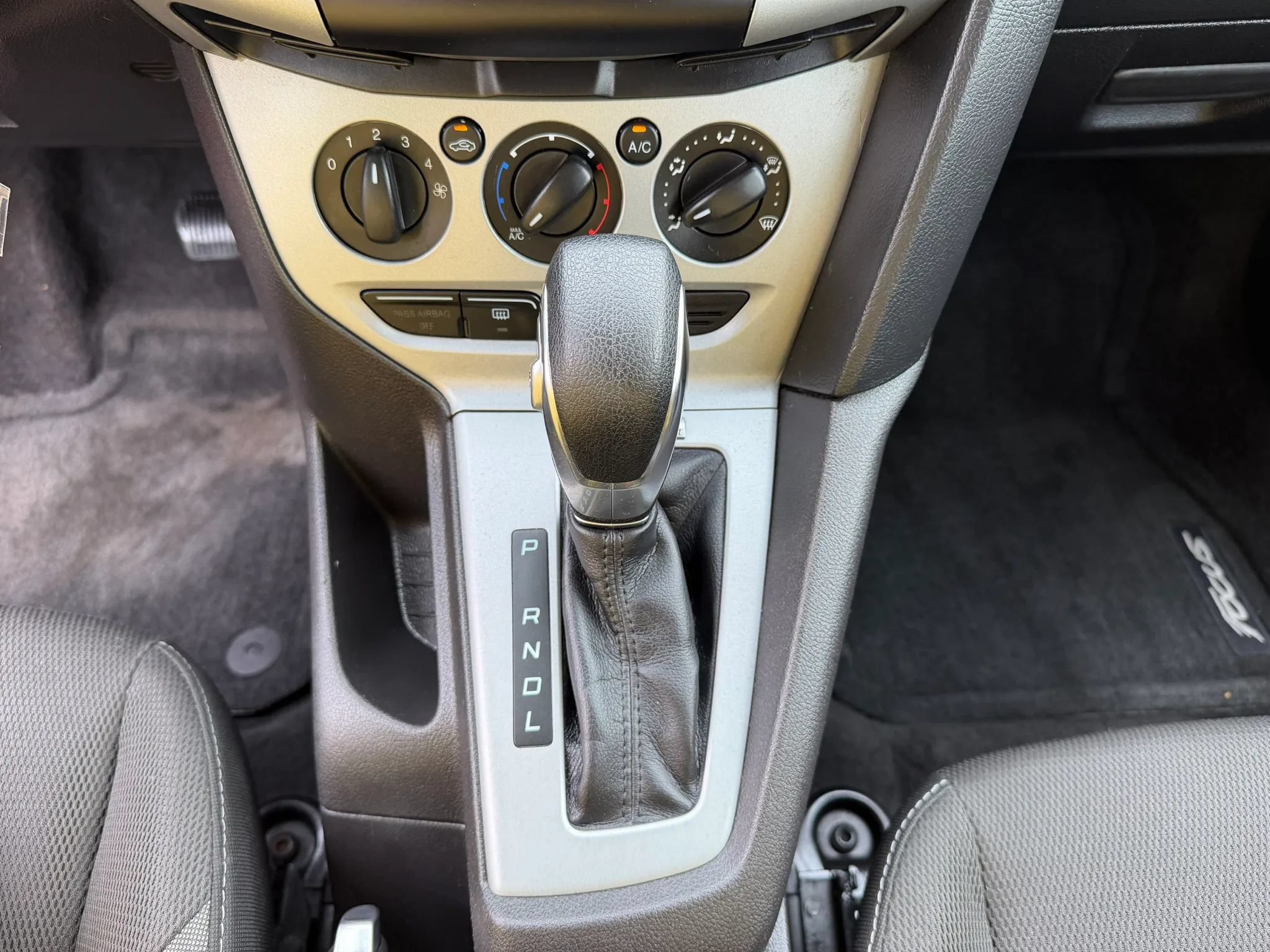 Used 2012 Ford Focus SE FWD image 23