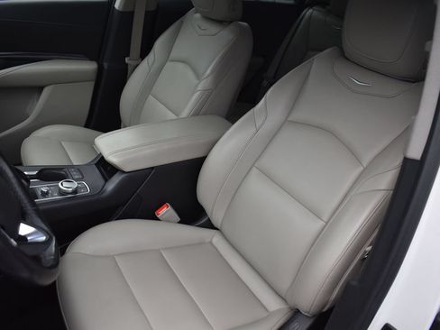 Used 2021 Cadillac XT4 Luxury w/ Driver Awareness Package FWD image 12