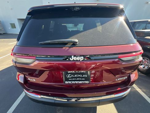 Used 2024 Jeep Grand Cherokee Limited w/ Luxury Tech Group II AWD/4WD image 5
