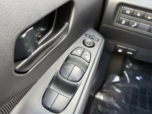 Used 2021 Nissan Kicks S image 26